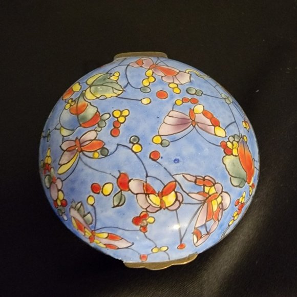 Vintage Butterfly Design Painted Enamel Trinket Box - Picture 6 of 12